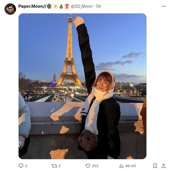 AnsiChan en la Torre Eiffel