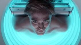 Warner Bros movió el estreno de Mickey 17, la próxima película de Bong Joon Ho con Robert Pattinson