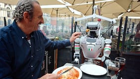 Baila y aprende con Inteligencia Artificial: Así es el nuevo robot anfitrión de La Piccola Italia