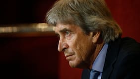 Mazazo para la ANFP y el fútbol chileno: Manuel Pellegrini habría decidido renovar con el Betis y descartar a la Roja