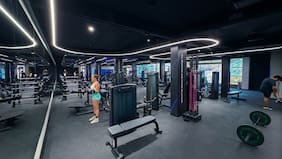 Sin contratos ni mensualidades: abre en Chile el primer gimnasio que se paga “solo por uso”