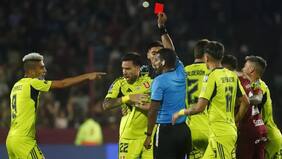 Lo que faltaba: árbitro venezolano le robó a la “U”... y además le expulsó un jugador