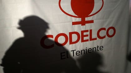 Confirman fallecimiento de un trabajador en mina El Teniente tras alud de barro: hay un desaparecido