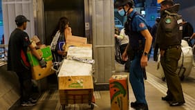 Metro de Santiago prohíbe el ingreso de diversos carros de carga a sus estaciones