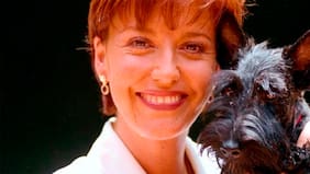 "Tú no sabes lo que fue. Me la llevé envuelta en un chalcito. No existían tanto los cementerios que te permiten incinerar a un animalito...", recuerda Paulina Nin sobre la muerte de "Cosita"