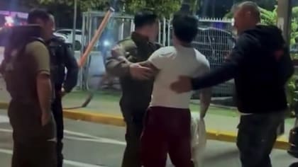 Marcelo Ríos “borracho como Tagua en bar de Vitacura”, “se cae al suelo, se rompió la frente”, llegó Carabineros, asegura testigo (VIDEO)