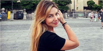 Mónica Godoy se lució con colorido y noventero bikinazo