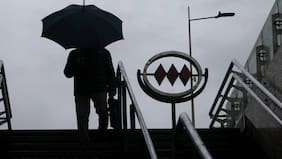 Pronostican “tren de ondas” para Chile: ¿Cuándo y cuánto lloverá esta semana en Santiago?