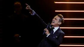 Velas, rosas y agua mineral: publican las específicas exigencias de Luis Miguel en Chile