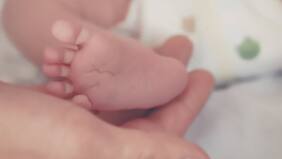 “En casa con nuestro hermoso hijo”: la tierna postal con la que Camila Vallejo anuncia el nacimiento de su bebé