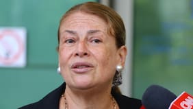 “Te hacía comprar su libro”: exalumnas de Ángela Vivanco relatan su experiencia con la exministra en la Universidad Católica