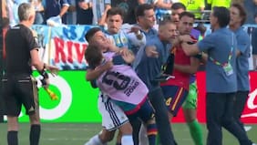 Leandro Paredes, picota y mal perdedor: empujó a Gavi y Éric García en pleno festejo de España