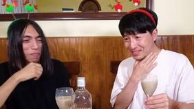 “Se parece al Frappuccino”: Turista japonés prueba por primera vez el Cola de Mono y esta fue su hilarante reacción