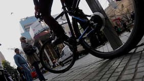 Detienen a ciclista que se masturbaba frente a mujeres en Providencia