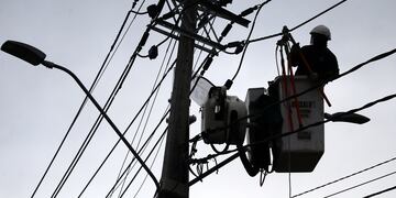 Enel Trabaja en reposicion del alumbrado publico en la comuna de Penalolen 5/8/2024