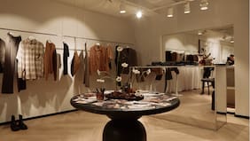 Conocida tienda de ropa reinauguró su showroom en Santiago: adelantaron su colección 2026