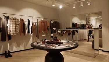 Conocida tienda de ropa reinauguró su showroom en Santiago: adelantaron su colección 2026