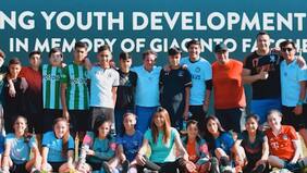 Iván Zamorano acompañó a los actuales campeones