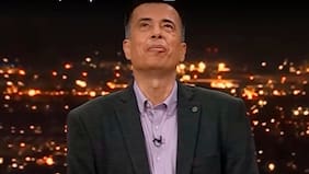 "Estaba este cantante muy conocido. Ha estado por lo menos tres veces en Viña. Abren la puerta y se acuestan al lado mío, los cuatro. Yo nunca había visto una cuestión así...": la historia que contó el diputado Andrés Celis