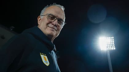 Sólida actuación de Pico Lopes deja al Uruguay de Bielsa al borde de la eliminación: fue reclutado por LinkedIn
