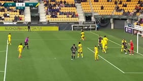 ¡No se puede creer! El improbable gol ¡de lateral! que da la vuelta al mundo