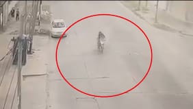 Video aclara terrible tragedia: motorista murió degollado por cuerda que cruzaba la calle y su hijo alcanzó a agacharse