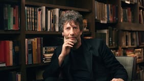 Neil Gaiman fue demandado: El escritor fue acusado por una niñera de violación y trata de personas