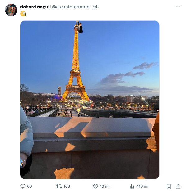 AnsiChan en la Torre Eiffel