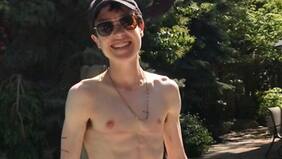 Elliot Page presentó su primera foto en traje de baño