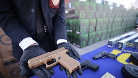 Caen dos chilenos y un iraní listo para disparar en operativo PDI: se hicieron millonarios con contrabando de cigarros