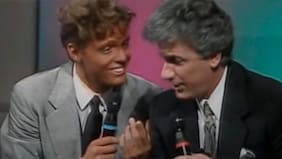 "No sé qué cresta habrán creído las mujeres, porque era un martes femenino. Que era un doble, un vedetto...", recuerda Miguelo sobre sorpresiva visita de Luis Miguel a su pub hace tres décadas