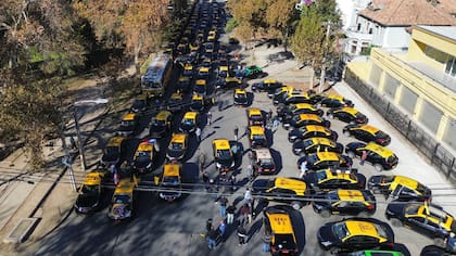 “De lo contrario, habrá que pensarlo seriamente”: la dura advertencia de taxistas ante alza en precio de combustibles