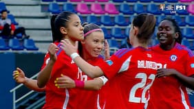Delantera de Universidad Católica es sorprendida en la despedida de Pepe Rojas: llevaba la camiseta de la “U”