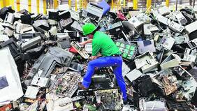 Cruzada: Chile recicla su basura tecnológica