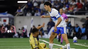 Desde Claudio Bravo a Carlos Chandía lapidaron a árbitro uruguayo que no cobró falta para roja a favor de la Católica