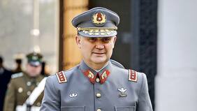 Golpes y gritos de “traidor”: Filtran que un exmilitar sería quien atacó a exjefe del Ejército en la calle