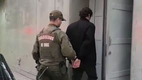 Intentó sobornar a funcionarios para evitar infracción: detienen a un ciudadano uruguayo en el aeropuerto tras ofrecer $60 mil a Carabineros