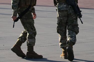 Pillaron arma y uno está en riesgo vital: funcionarios del Ejército sufren grave accidente en ruta Los Libertadores