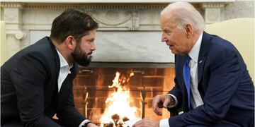 El cómplice intercambio de bromas entre Biden y Boric en la Casa Blanca