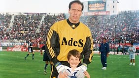 “Me caía pésimo… nos pegamos aletazos alguna vez”: exarquero de la “U” detalla su mala relación con “Superman” Vargas