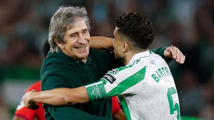 Pellegrini cumplió 73 años y jugadores del Betis quisieron darle un “regalo”: el Ingeniero no aceptó