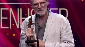 “Hace bien hacer memoria”: el aplaudido descargo de Bastián Bodenhöfer tras reconocimiento en los Premios Caleuche