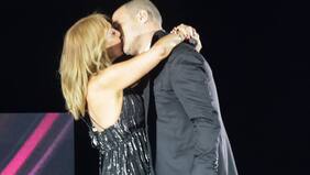 "Esta es la parte linda de volver a la presencialidad...": los dos besos de Karen Doggenweiler y Julián Elfenbein en el Estadio Nacional