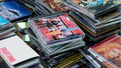 Los CD se niegan a desaparecer: sus ventas crecieron más que las de los vinilos en 2026