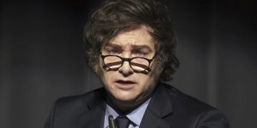 Milei evade su culpa por el escándalo de la criptomoneda, pero un polémico video filtrado lo complica más