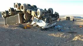 Choque y volcamiento: camionero muere tras accidente en la ruta del norte del país