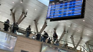 “Se gastan las millas y se cierra la tarjeta”: Clientes de Santander en llamas por reducción de beneficios con LATAM