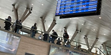 “Se gastan las millas y se cierra la tarjeta”: Clientes de Santander en llamas por reducción de beneficios con LATAM