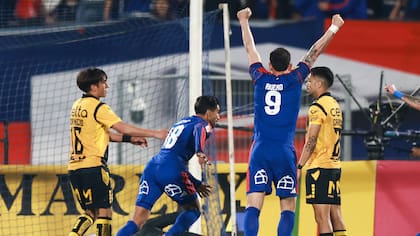 El gran refuerzo de la “U” que podría partir sin pena ni gloria: fue ofrecido al equipo que dirige Gustavo Álvarez