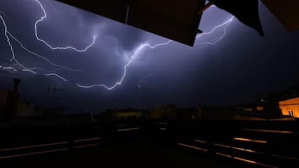 Aviso por tormentas eléctricas en cuatro regiones: revisa las zonas que podrían verse afectadas